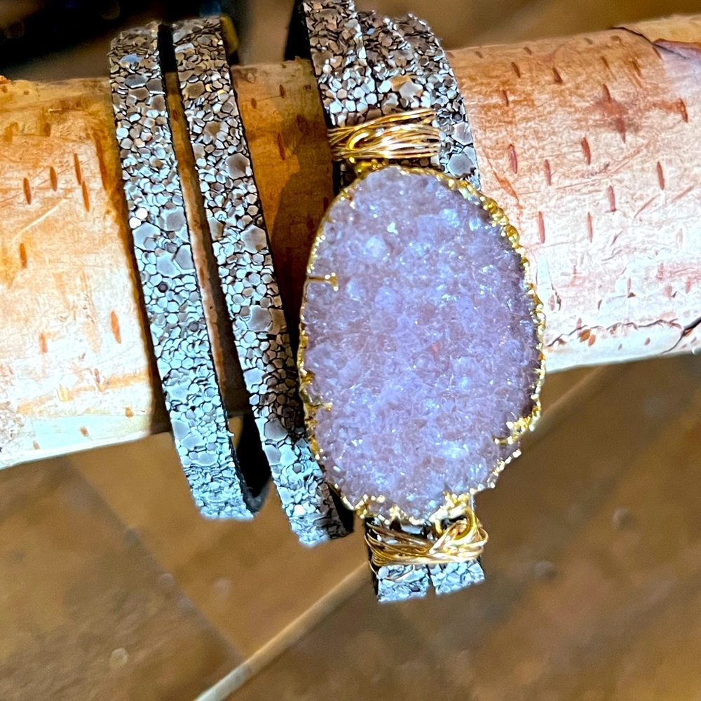 Handmade leather wrap bracelet with magnetic clasp. - Picture 2 of 8